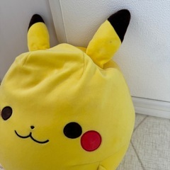 SALE❗️むぎゅっとピカチュウ ビーズクッションの画像
