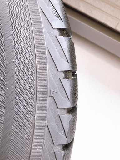 215/60R16　スタッドレスタイヤ　YOKOHAMA  iceGUARD