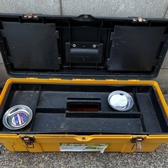 アメリカ製工具箱と透明なボックスの画像