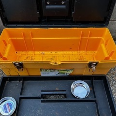 アメリカ製工具箱と透明なボックスの画像