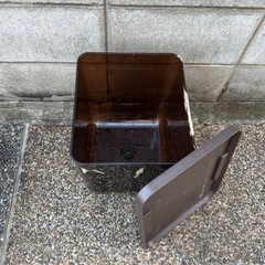 アメリカ製工具箱と透明なボックスの画像