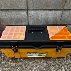 アメリカ製工具箱と透明なボックス