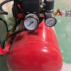 ほぼ未使用品　100Vコンプレッサー　の画像