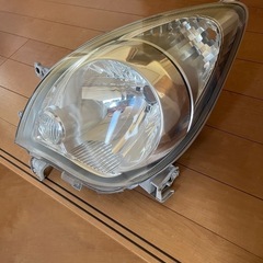 l275sミラ左側ヘッドライトの画像