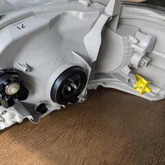 【値下げ✨️✨️】【新車外し 良品】ハイエース 200 純正ヘッドライト 現行8型 左右セットの画像