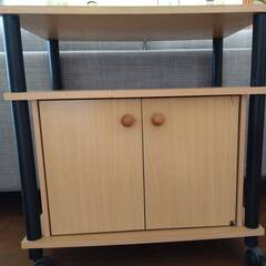 小型のテレビ台を差し上げます（傷等あり）