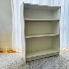 IKEA 白い棚 シェルフとカップ等