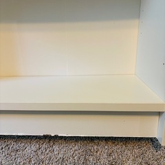 IKEA 白い棚 シェルフとカップ等の画像