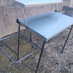 アウトドアキッチンテーブルの画像