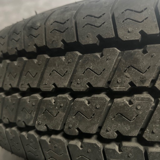 ★ハイエース、ジャストロー！185/75R15 106/104 スペア外し
