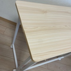 折りたたみテーブルの画像