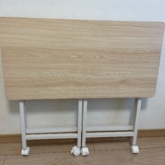 折りたたみテーブルの画像
