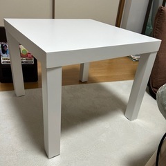 お話し中イケア白い四角テーブル