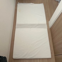 赤ちゃんのお昼寝マットとカバーの画像