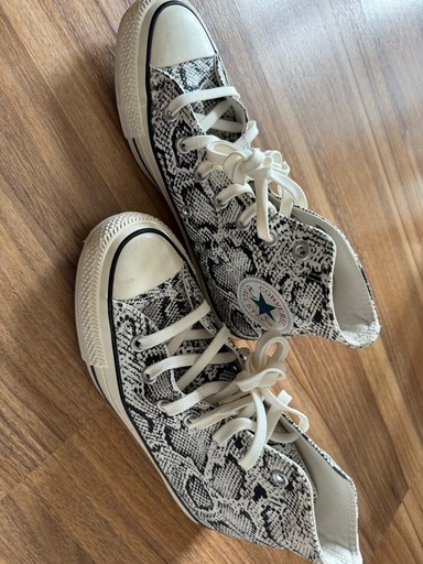 Converse ヘビ柄 ハイカットスニーカー