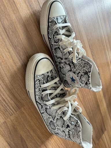 Converse ヘビ柄 ハイカットスニーカー