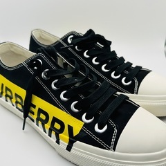 Burberry サイドロゴ キャンバス スニーカーの画像