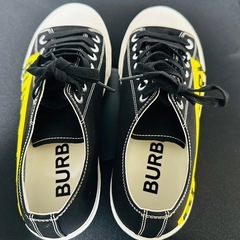 Burberry サイドロゴ キャンバス スニーカーの画像
