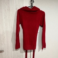 赤カーディガンの画像