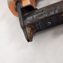 MAX マックス 4mm 常圧ステープル用エアネイラ エアタッカ サビ多数あり 型番不明 中古 【工具専門店 テイクハンズ金沢野々市店】の画像