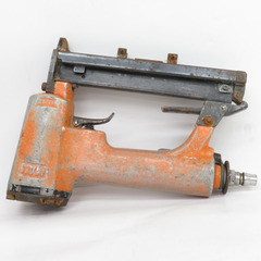 MAX マックス 4mm 常圧ステープル用エアネイラ エアタッカ サビ多数あり 型番不明 中古 【工具専門店 テイクハンズ金沢野々市店】の画像