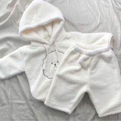 購入価格4000円　KINNE ボアわんちゃんセット　子供服　キッズ　犬　パーカー　セットアップの画像