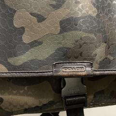 ★コーチ メンズ COACH シグネチャー カモフラージュ ショルダー バッグ メッセンジャーバッグ 斜め掛け！の画像