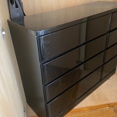 黒色のタンス