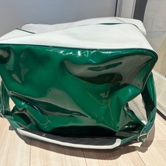 【未使用】デサント　エナメルバッグの画像