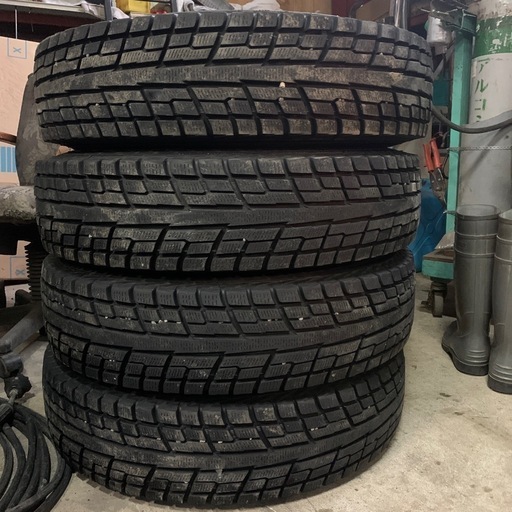 ジムニーなどに　
185/85R16 ヨコハマ　スタッドレス