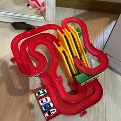 車のおもちゃの画像