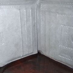  PUレザー 二つ折財布 収納たっぷり の画像