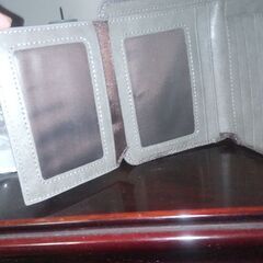  PUレザー 二つ折財布 収納たっぷり の画像