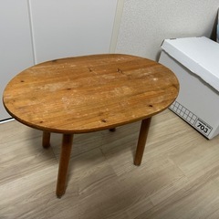木のテーブル