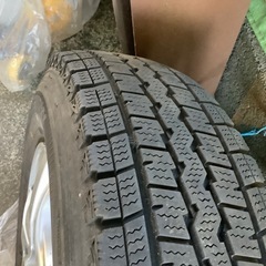 ハイゼットカーゴ貨物用アルミホイール付きスタッドレスの画像