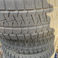 スタッドレスタイヤ215-60r16の画像