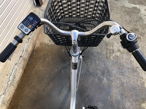 582  パナソニック新機種電動アシスト自転車vivi26インチシルバーボディー