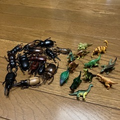 カブトムシ　恐竜おもちゃ