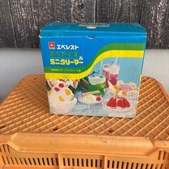 レトロなアイスクリーム、かき氷製造機