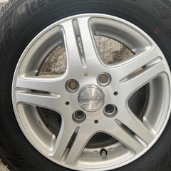 スタッドレスタイヤ　美品の画像