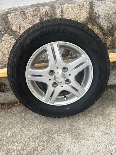 スタッドレスタイヤ　美品