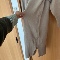 LEPSIM Vネックマタニティセーターの画像