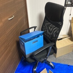 事務所ロッカー、椅子などの画像