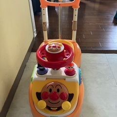 アンパンマンカー　乗用玩具　足蹴り車