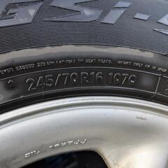 スタッドレスタイヤとホイールの画像