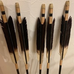 弓具（矢筒と矢）の画像