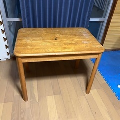 テーブル、椅子の画像