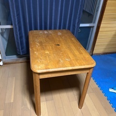 テーブル、椅子