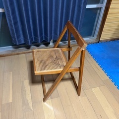 テーブル、椅子の画像