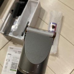 1/15までに処分予定
　バリカン ヘアカッター 【5段階ダイヤル&7種類アタッチメント】 電動バリカン 3段階スピード調節 LED電量ディスプレイ 散髪用 IPX7防水 全身水洗い可 強力モーター 自動研磨 低騒音 大容量USB充電式 コードレス 安全ロック付き ヘアクリッパー 軽量 大人/子供/家庭/業務用 (シルバー)の画像